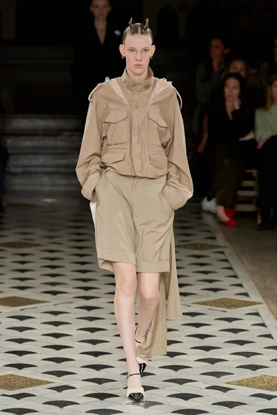 Look 30